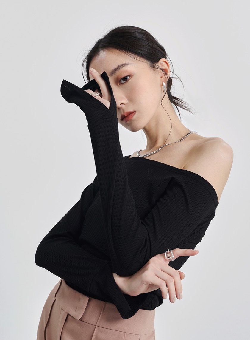 方領坑條合身針織上衣